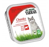 Cat food chunks with beef